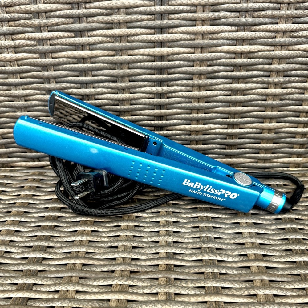 BaBylissPRO Nano Titanium Ionic Flat Iron
